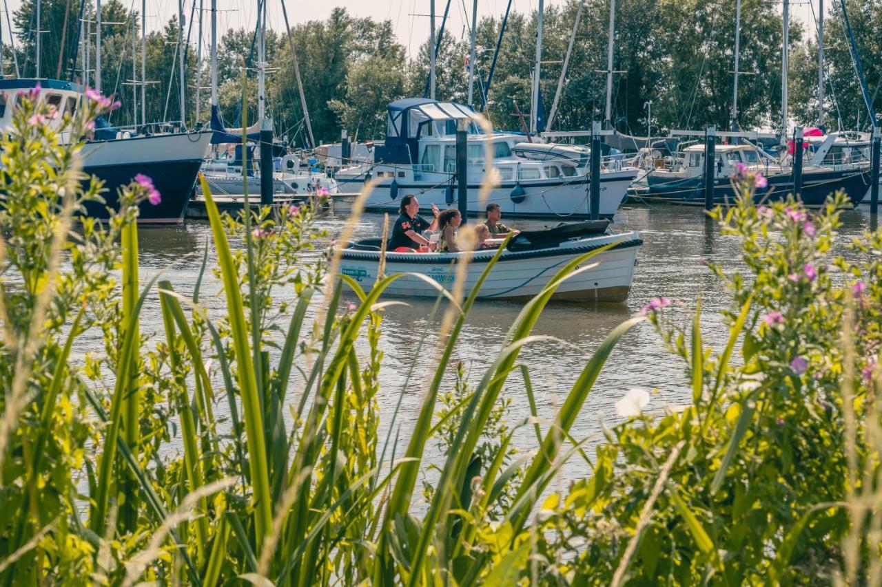 ホテルEuroparcs De Biesbosch Willemsdorp エクステリア 写真