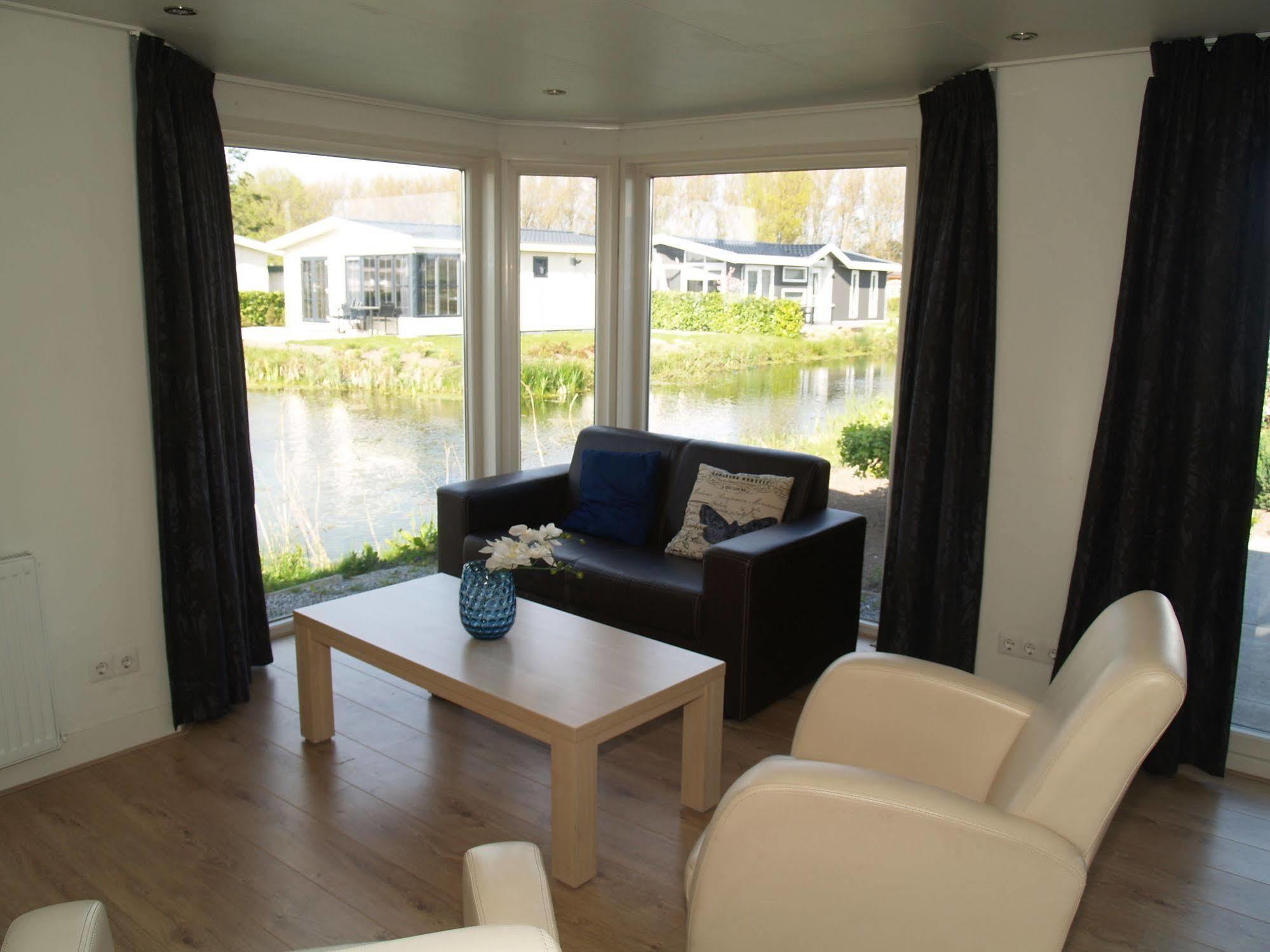 ホテルEuroparcs De Biesbosch Willemsdorp エクステリア 写真